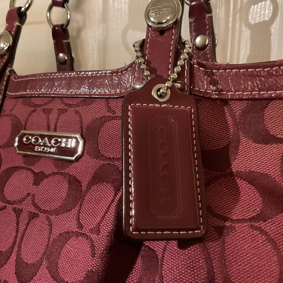 Vintage Coach Signature Burgundy Jacquard Tote Bag - Picture 4 of 11